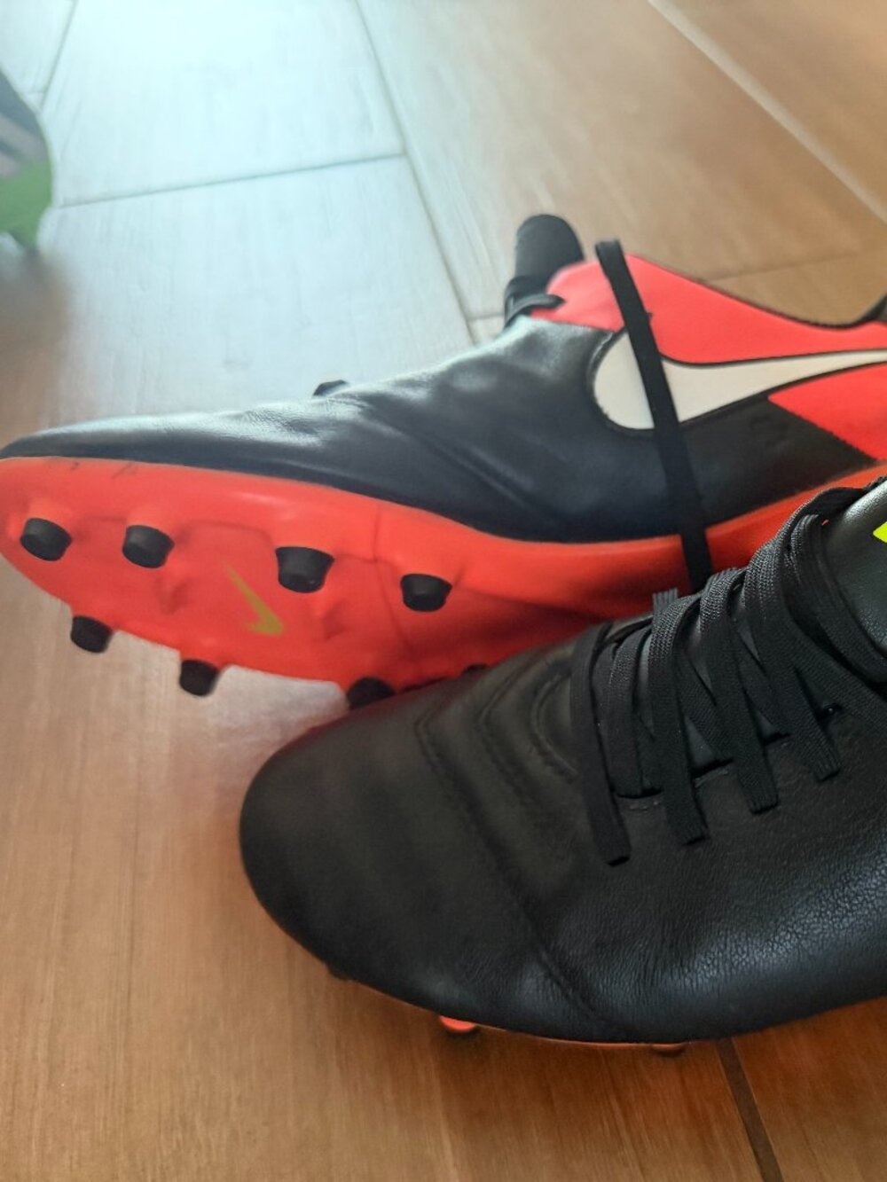 Nike Tiempo Genio II SIZE 6 WOMEN